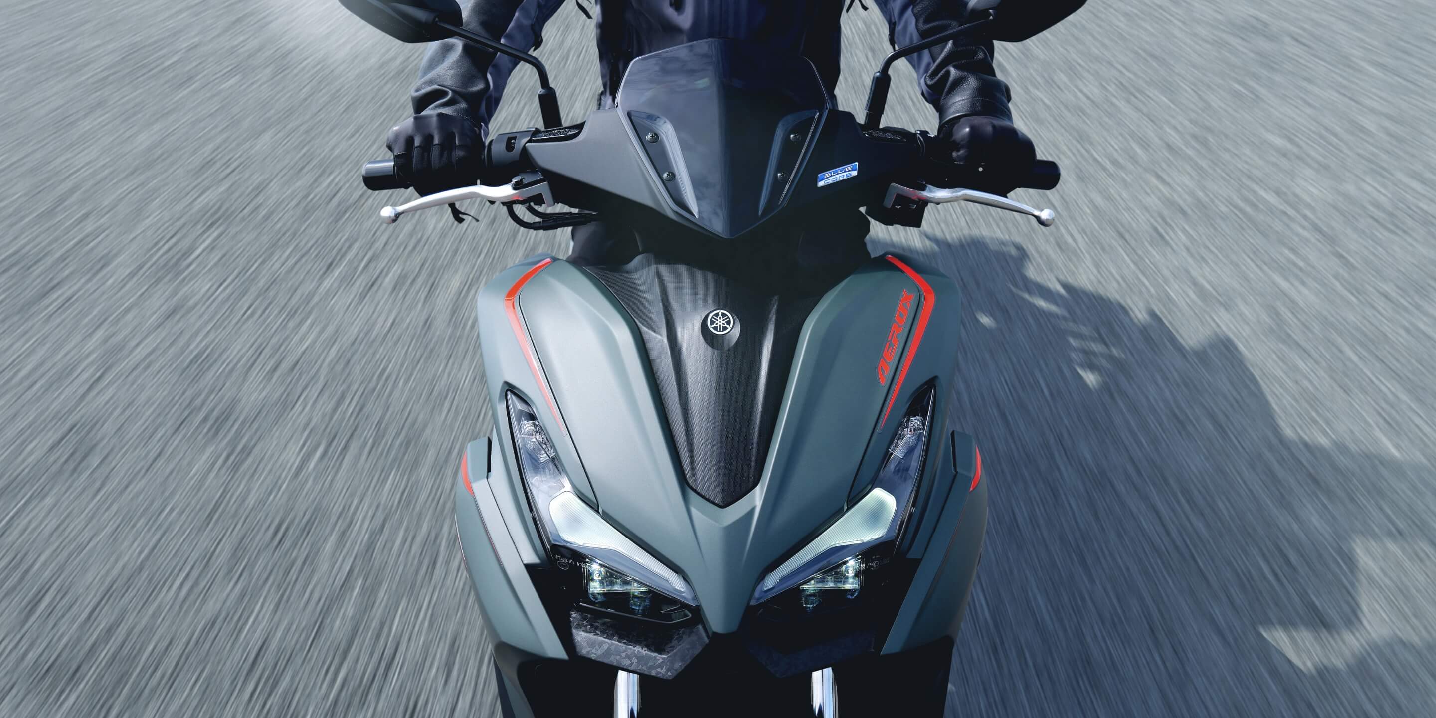 【新型AEROX ABS登場】YZF-RのDNAを受け継ぐスポーツスクーターとは？